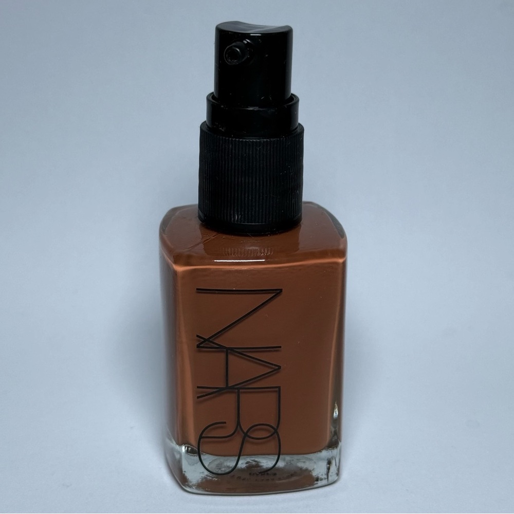 NARS Sheer Glow Foundation Shade: Benares